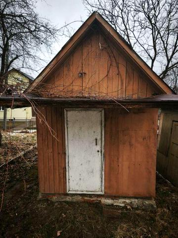 Дача з земельою ділянкою