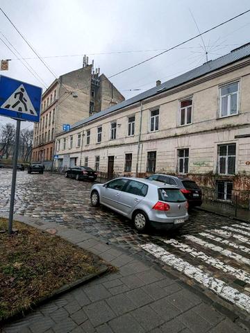 Данила Галицького пл., 4