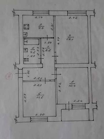 Продається трикімнатна квартира