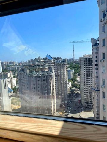 Простора однокімнатна квартира в Приморському районі в ЖК Чудо Місто з видом на море