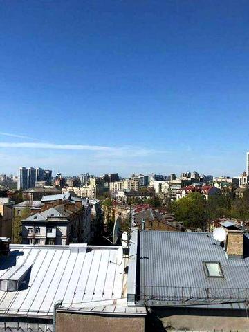 Продаж квартири вул. Івана Франка 11, 230 м²