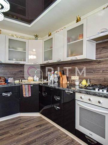 3-к. квартира з шикарним виглядом на озеро з двох сторін