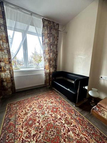 Велика 1-к квартира з балконом та гардеробною. Частково з ремонтом!