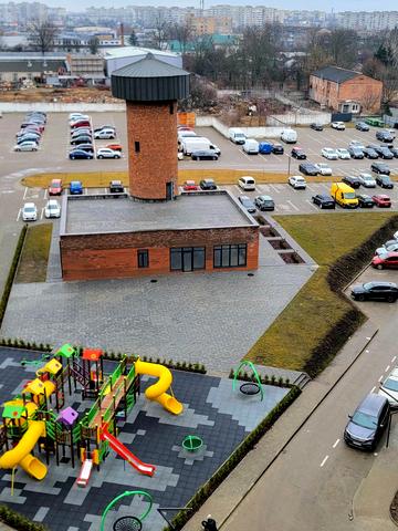 Домбровського вул., 3