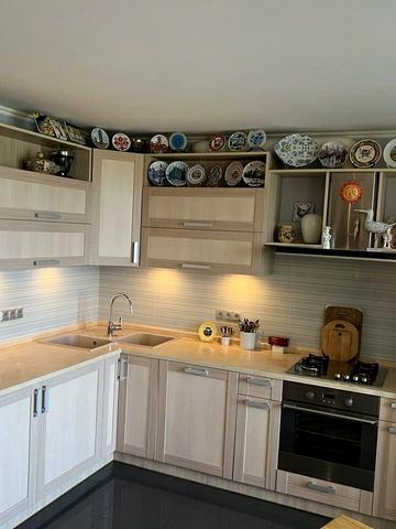 Будівельників вул., 11