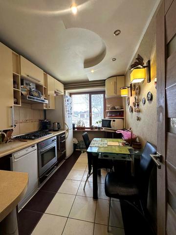 Перемоги вул., 8