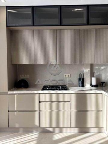 Продається трикімнатна квартира з дизайнерським ремонтом