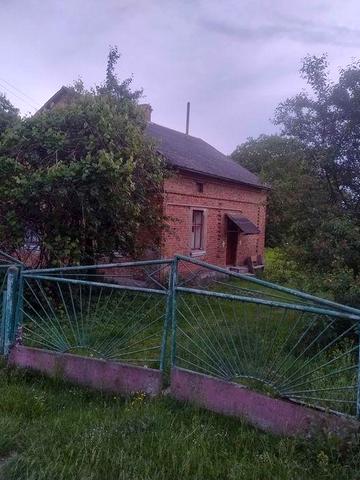 Продається будинок дача з присадибною ділянкою