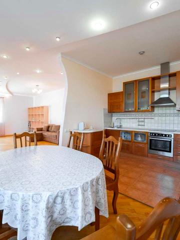 Олександра Кониського вул., 28А-30А