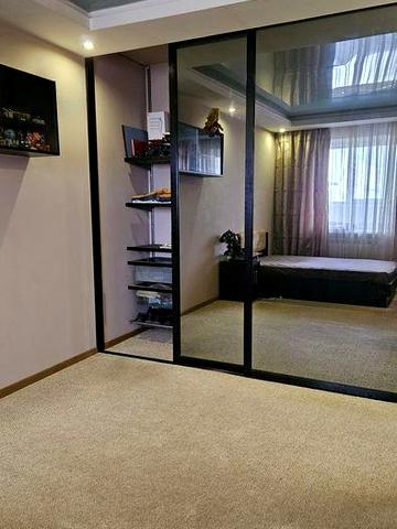 1-комнатная, Возианова, 10 (Карпинского), Севастопольская пл., Хозяин