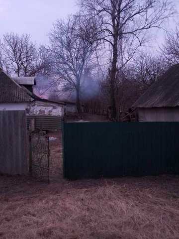 Продам земельною ділянкою з старою хатою