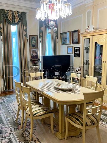 Інститутська вул., 13/4