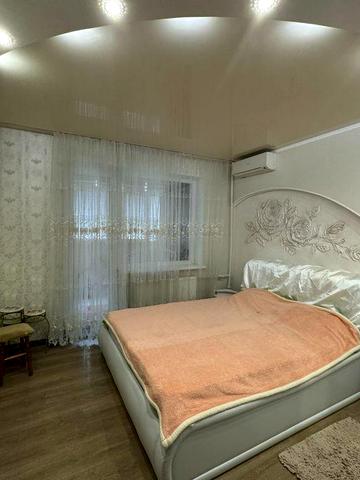 Квартальна вул., 6