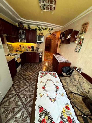 Вишневецького бульв., 1