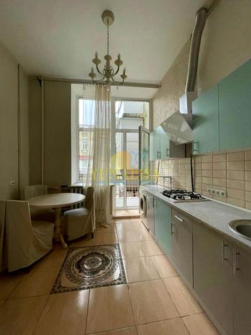 Богдана Хмельницького вул., 10