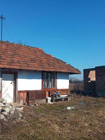 Будинок та не завершене будівництво