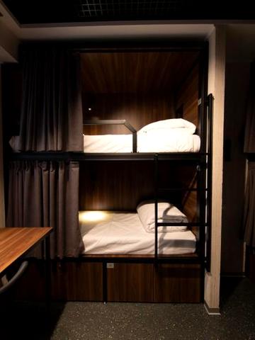 Место в женском 6-местном номере MISTO capsule hotel