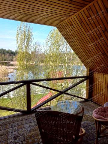 Центральна, 8