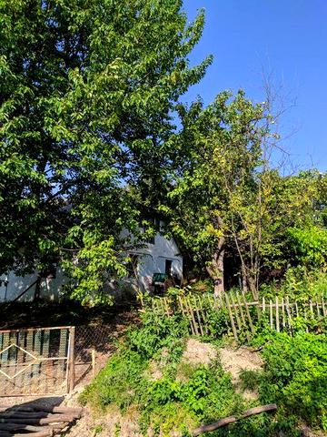 Продаж не житлового будинку із земельною ділянкою 0.5 га.