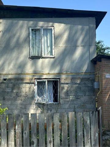 Будинок, 15соток землі, всі комунікаціі