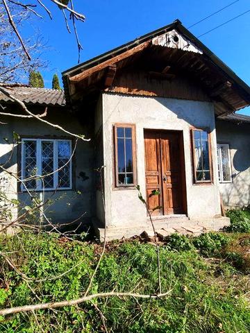 Житловий будинок з великою земельною ділянкою смт. Журавно