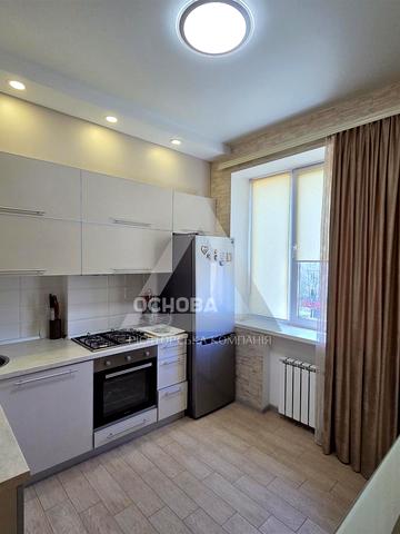 Соборний просп. (Леніна), 216