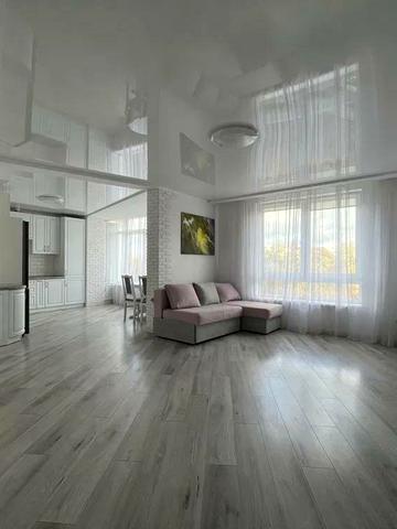 Джона Ленона вул., 1