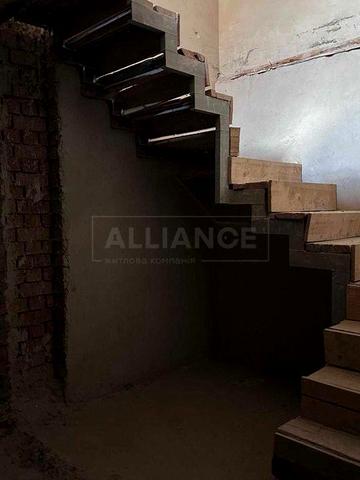 229$\м2, Унікальна квартира з видом на річку в зданому будинку !