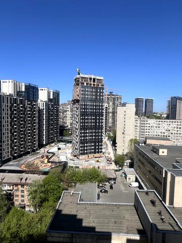 Академіка Філатова вул., 2/1