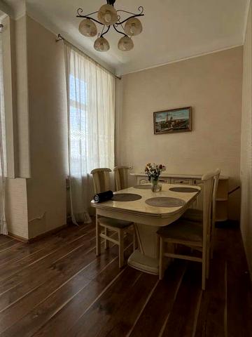 Гіршмана вул., 17