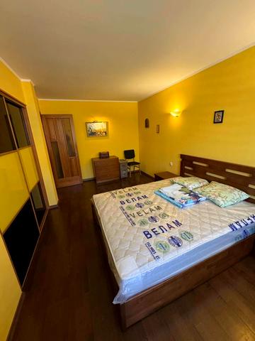 Медової Печери вул. (), 19