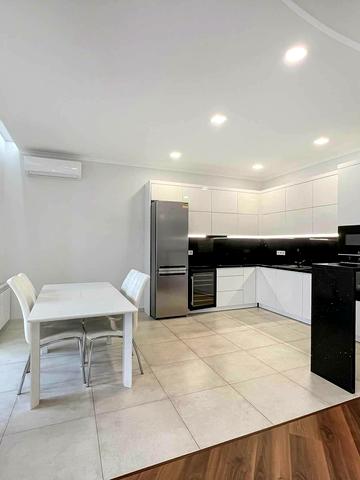 Гоголівська вул., 14