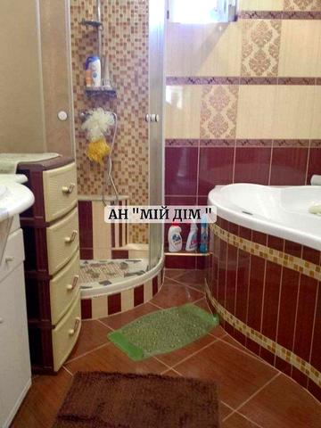 Продається гарний, затишний будинок