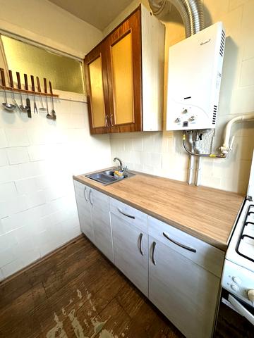 Металургів вул., 4