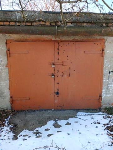 Продам 1 кімнатну квартиру,капітальний гараж,будинок