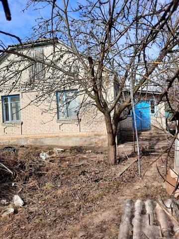 Продам будинок в селищі Ружин Житомирської області.