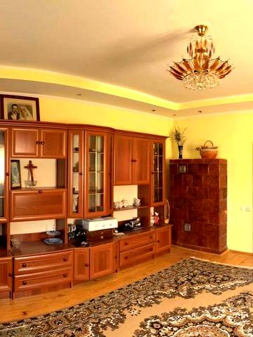 Продається будинковолодіння в мальовничому куточку Карпат с.Жупани