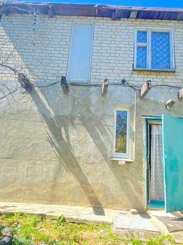 Продаж невеличкого будинка  з земельною ділянкою біля пруда, Лідне