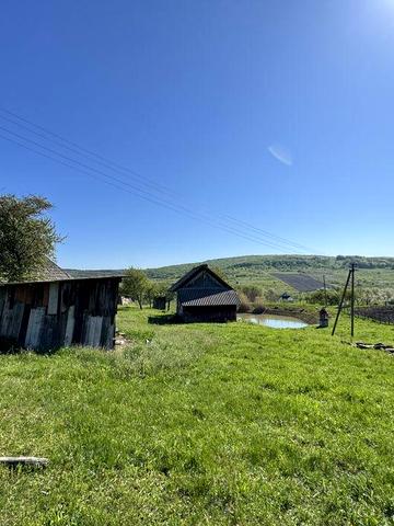 Продається земля з озером та стареньким будинком