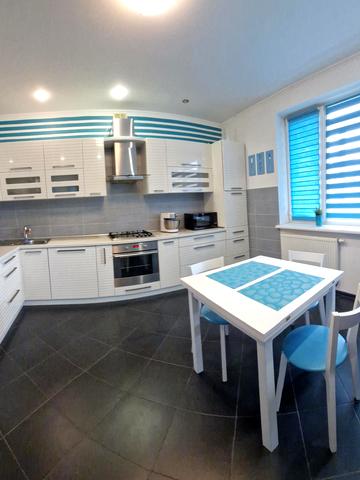 Пасічна вул., 173