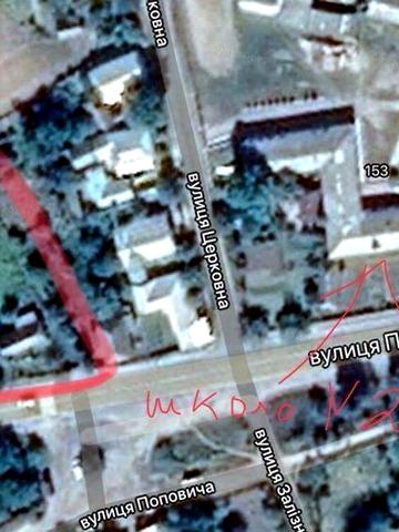 Зем діляна  16.8 з будинком по центральній вулиці  паркан за зупинкою