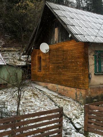 Продам частину будинка не далеко від центра