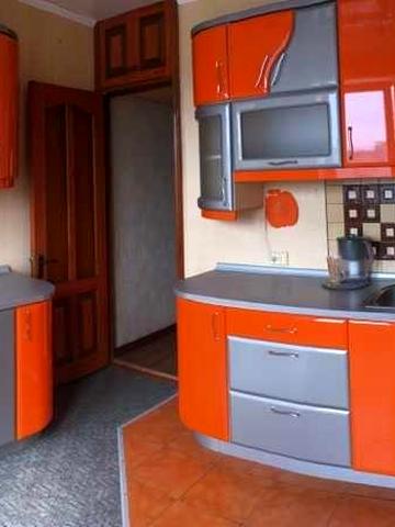 Продається трикімнатна квартира