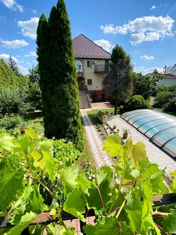 Коттедж 360 м2 с. Таценки, г. Обухов 4 км, г. Киев 25км