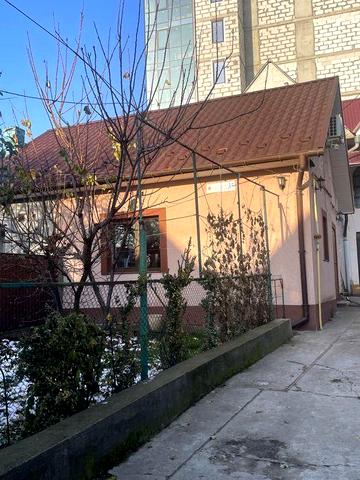Продаються 2 будинки в Чернівцях!