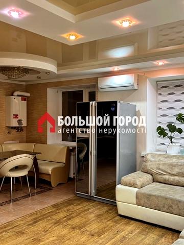 Полякова вул., 25