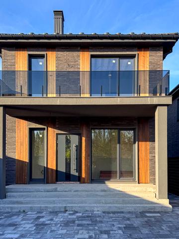 Олега Мудрака вул. (Генерала Наумова), 16