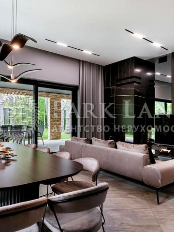 Плютовська вул., 1