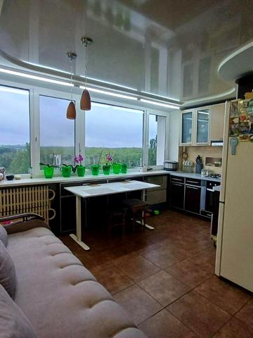 Луї Пастера вул., 183