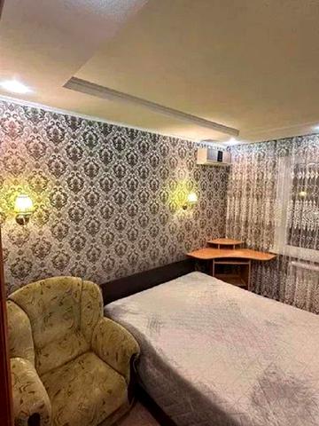 Героїв України вул., 14 